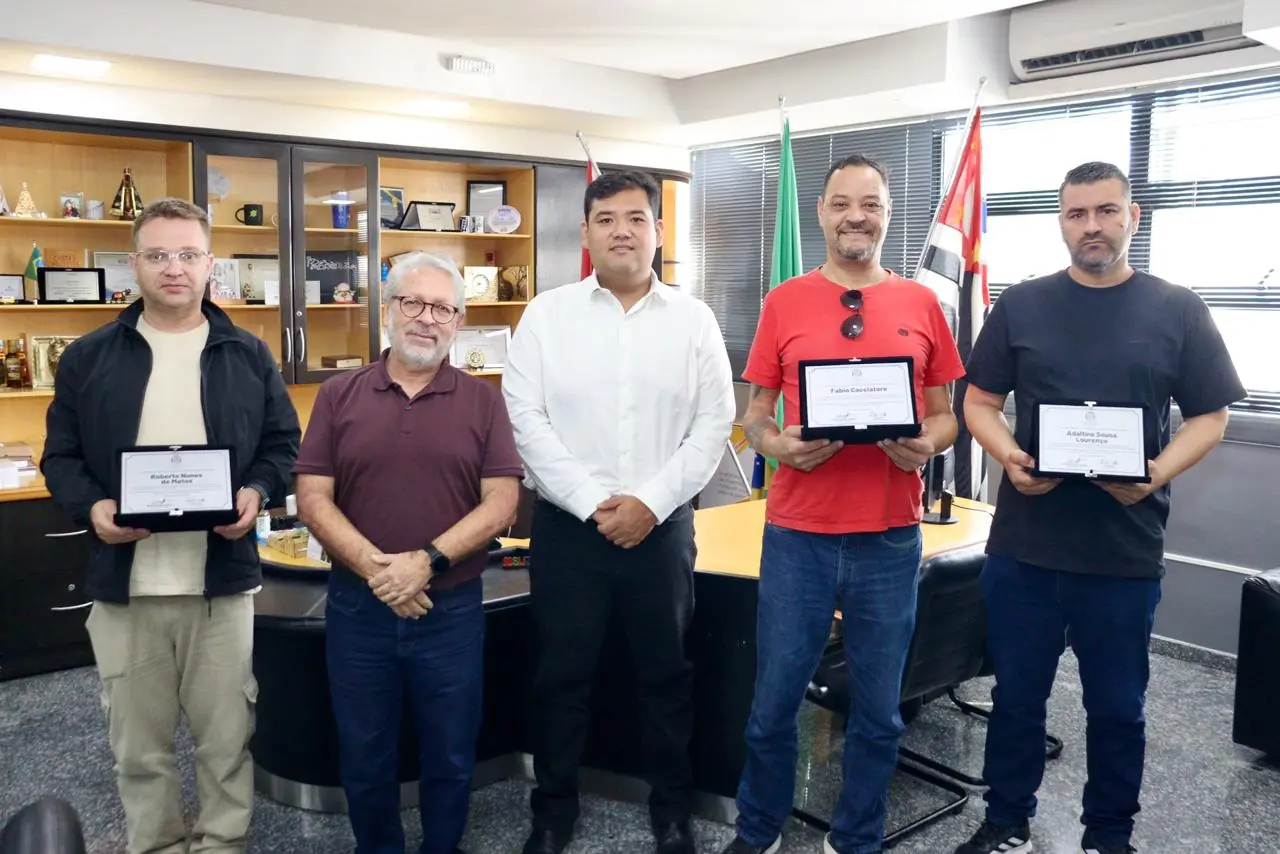 Suzano presta homenagem a profissionais que contiveram invasor em escola do Boa Vista