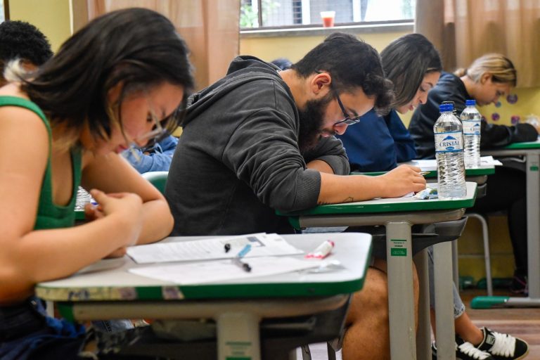 Jovens que concluíram o Ensino Médio em 2025 podem concorrer a 15 cursos superiores gratuitos no Alto Tietê