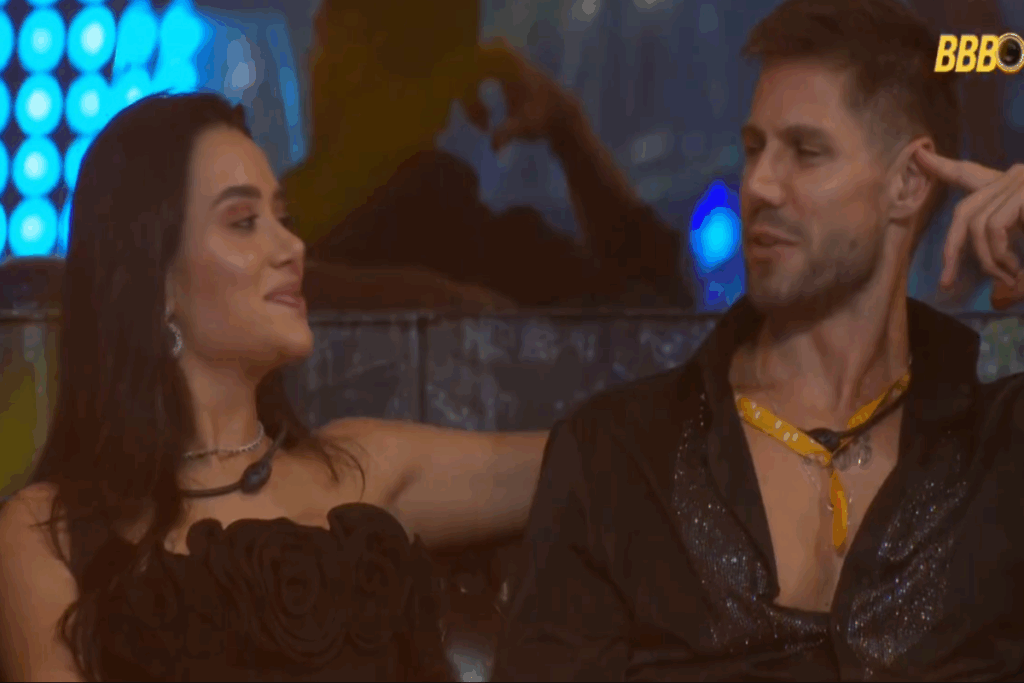 Jordana e Jonas conversando próximos em festa
