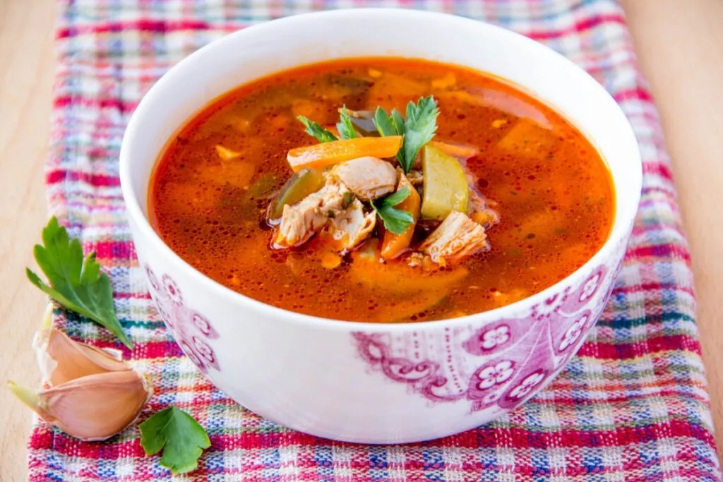 10 sopas ricas em proteínas para começar a semana