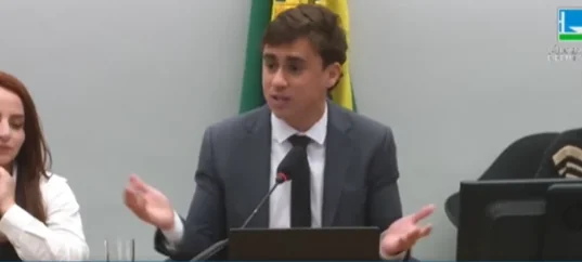 Nikolas Ferreira causa polêmica ao defender direito de pais não mandarem filhos à escola