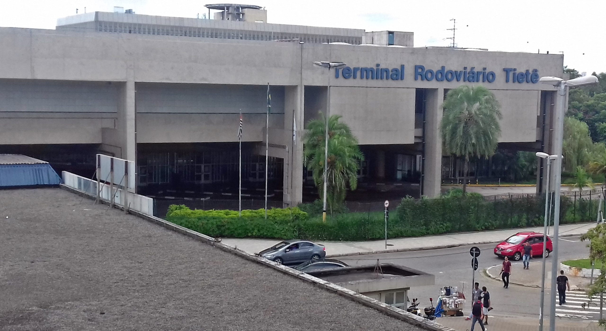 Como adolescente de 12 anos conseguiu viajar sozinha para o Rio de Janeiro? Caso levanta dúvidas sobre embarque de menores