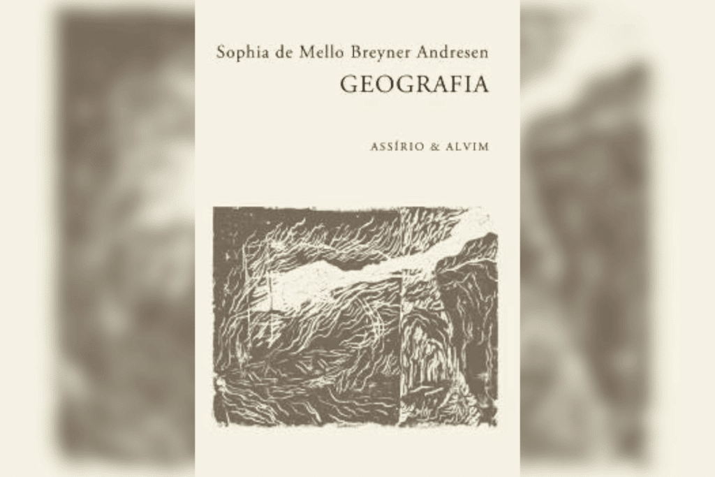 Capa do livro “Geografia – Sophia de Mello Breyner Andresen“ minimalista de cor clara, com uma xilogravura ou textura abstrata escura na parte inferior e o título em letras pretas finas no topo.