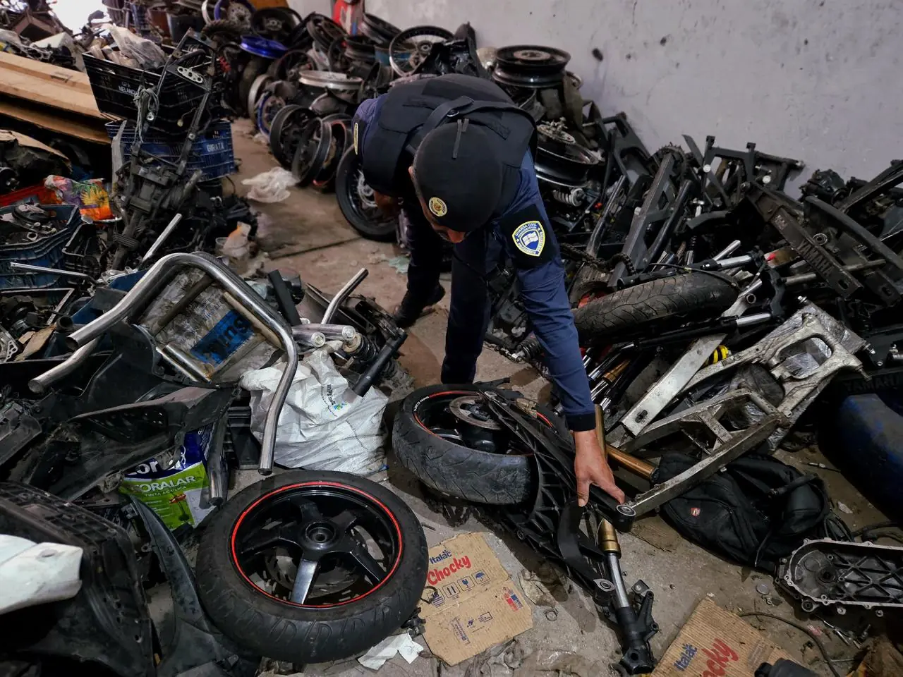 Motocicletas e peças automotivas são apreendidas durante operação em Itaquaquecetuba