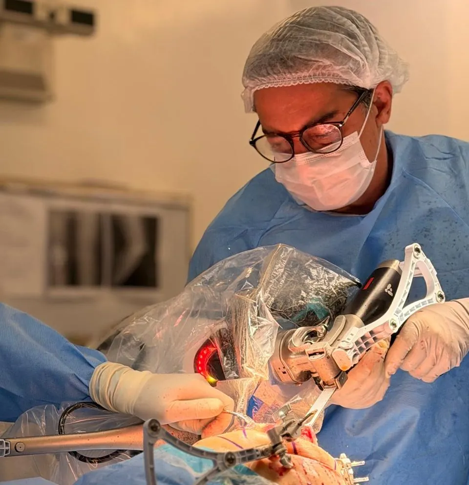 Especialista explica mitos e verdades sobre cirurgia robótica