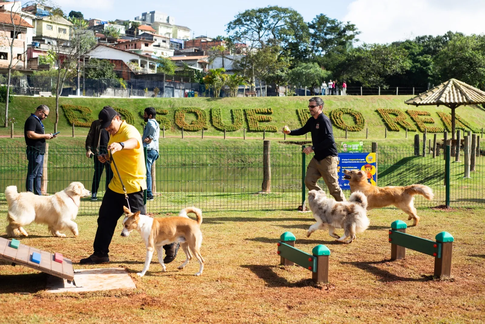 Arujá inaugura 2º ParCão, espaço de lazer destinado a pets e tutores