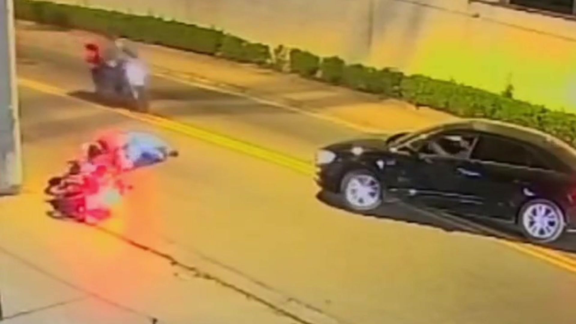 Casal fica ferido após acidente na Av. Ricieri José Marcatto, em Mogi das Cruzes; veja vídeo