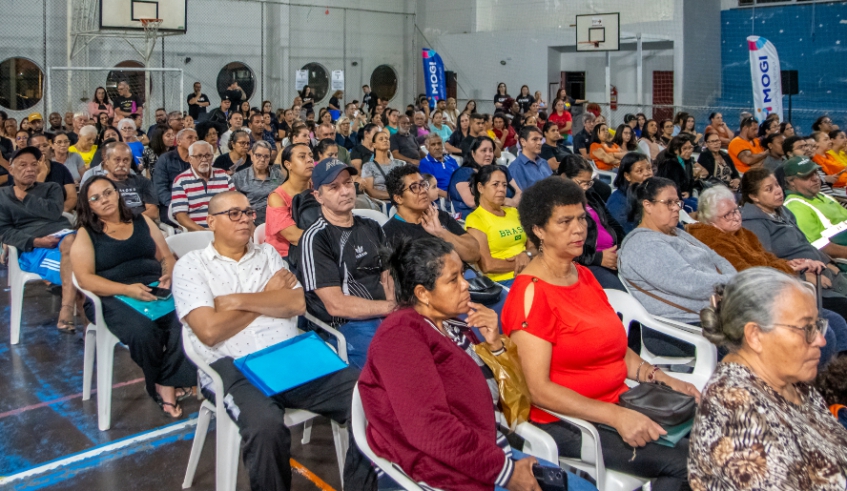 Mogi das Cruzes entrega títulos de propriedade para moradores de condomínios da CDHU em Jundiapeba