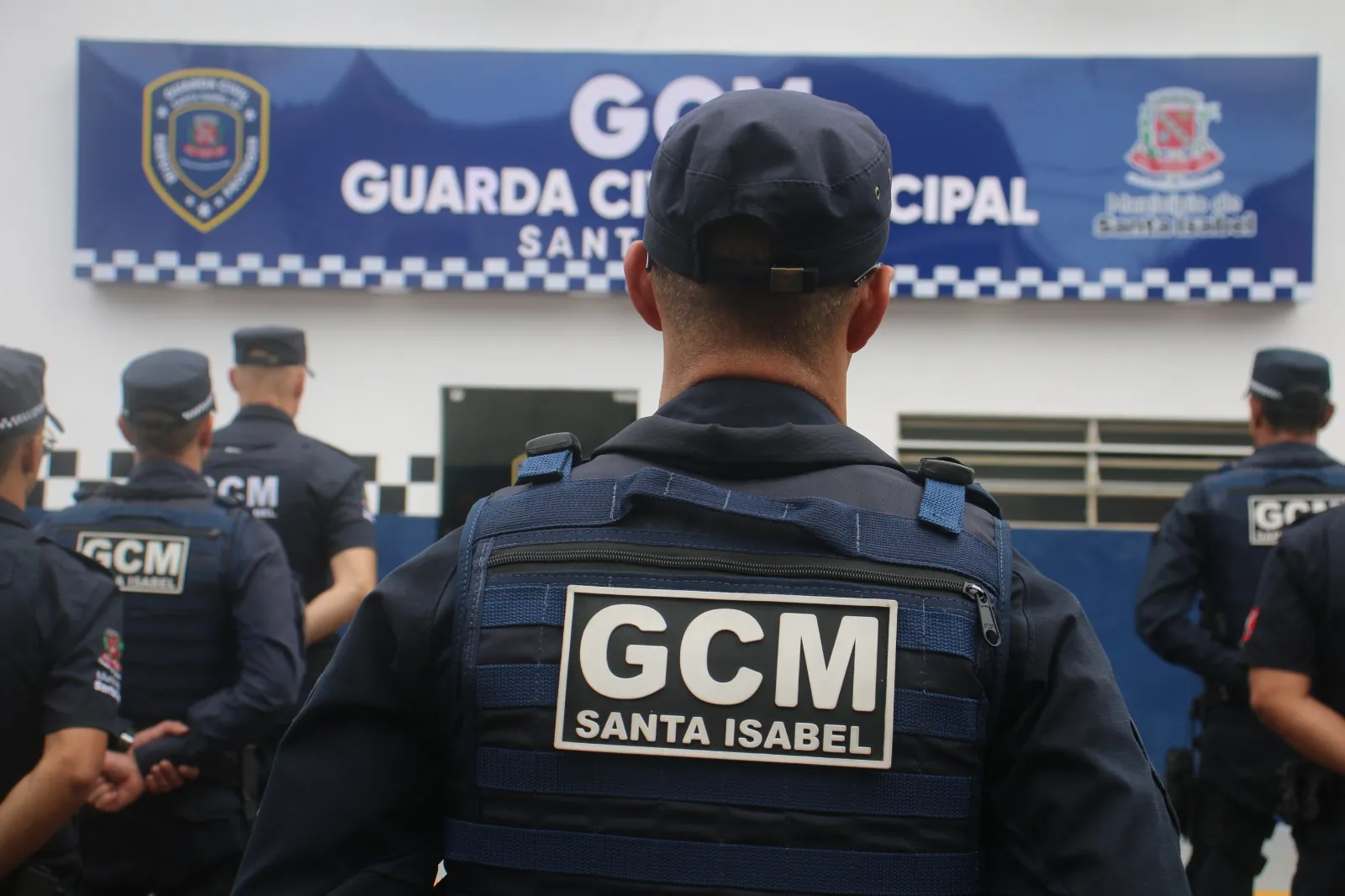 GCM de Santa Isabel prende homem por tráfico de drogas e maus-tratos a cachorro