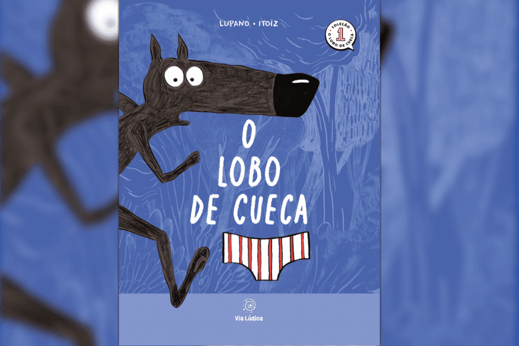 Capa de livro ilustrada em tons de azul. Um lobo preto magro e expressivo, com olhos arregalados e focinho comprido, aparece correndo pelo lado esquerdo. Ao centro, destaca-se o título "O LOBO DE CUECA" acima da ilustração de uma cueca branca com listras vermelhas.