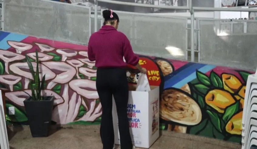 Mercado Municipal e feiras noturnas recebem doações da Campanha do Agasalho de Mogi