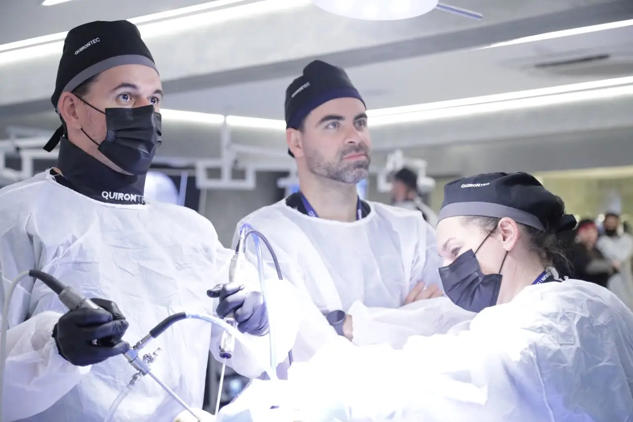 Ortopedista do Imot é instrutor de curso sobre cirurgia minimamente invasiva em São Paulo
