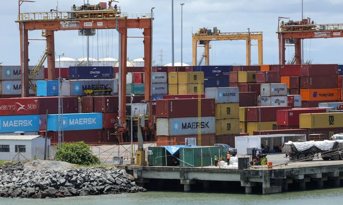 Tarifa de 37,5% dos EUA atinge US$ 6,6 bi em exportações brasileiras, aponta Ministério do Desenvolvimento