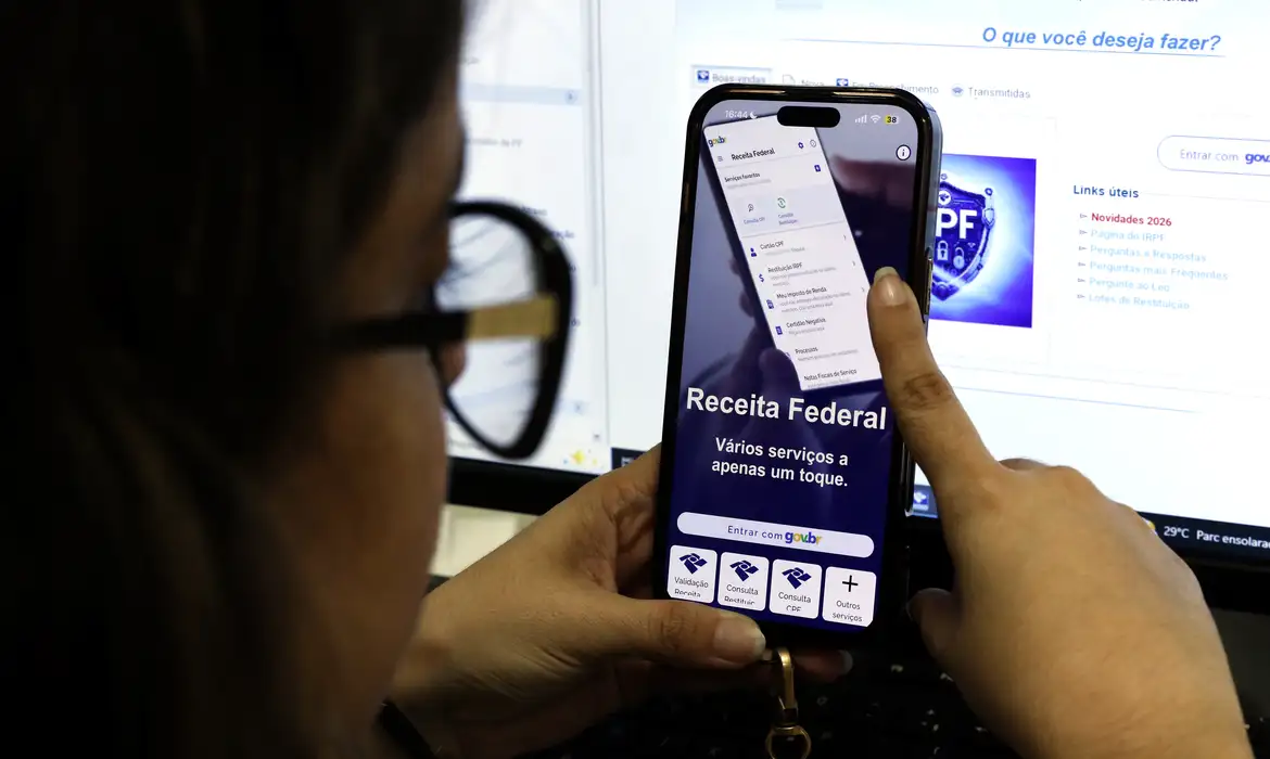 Lote especial da restituição do Imposto de Renda começa a ser pago hoje; veja como consultar