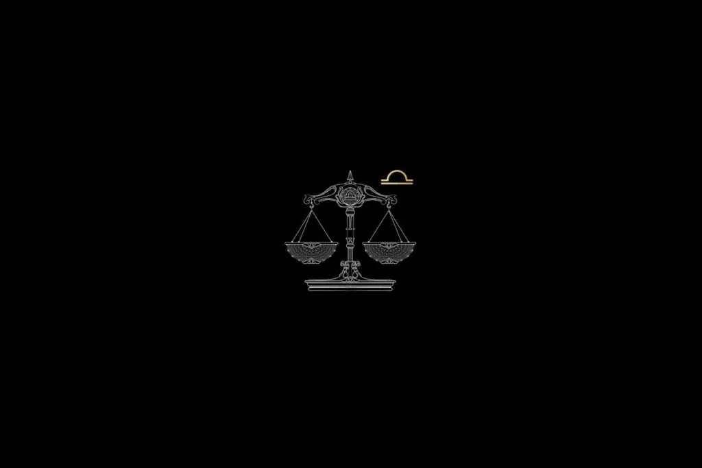 Ilustração de uma balança na cor branca, em um fundo preto, com o símbolo de libra acima