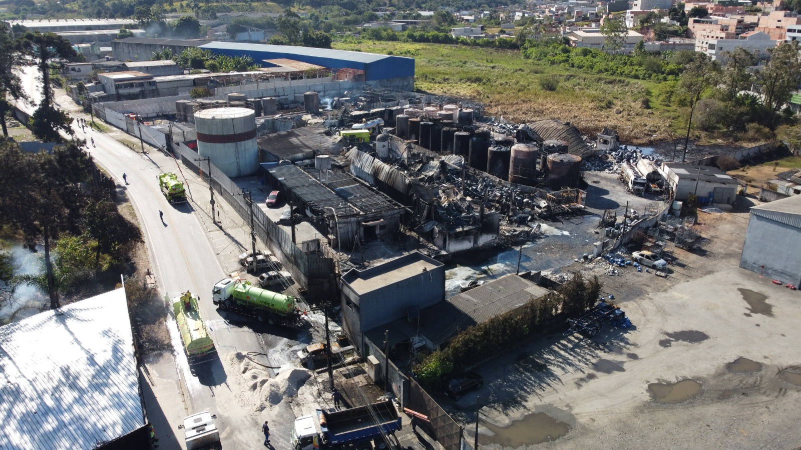 Após 50h, área atingida por incêndio em Itaquaquecetuba é totalmente liberada