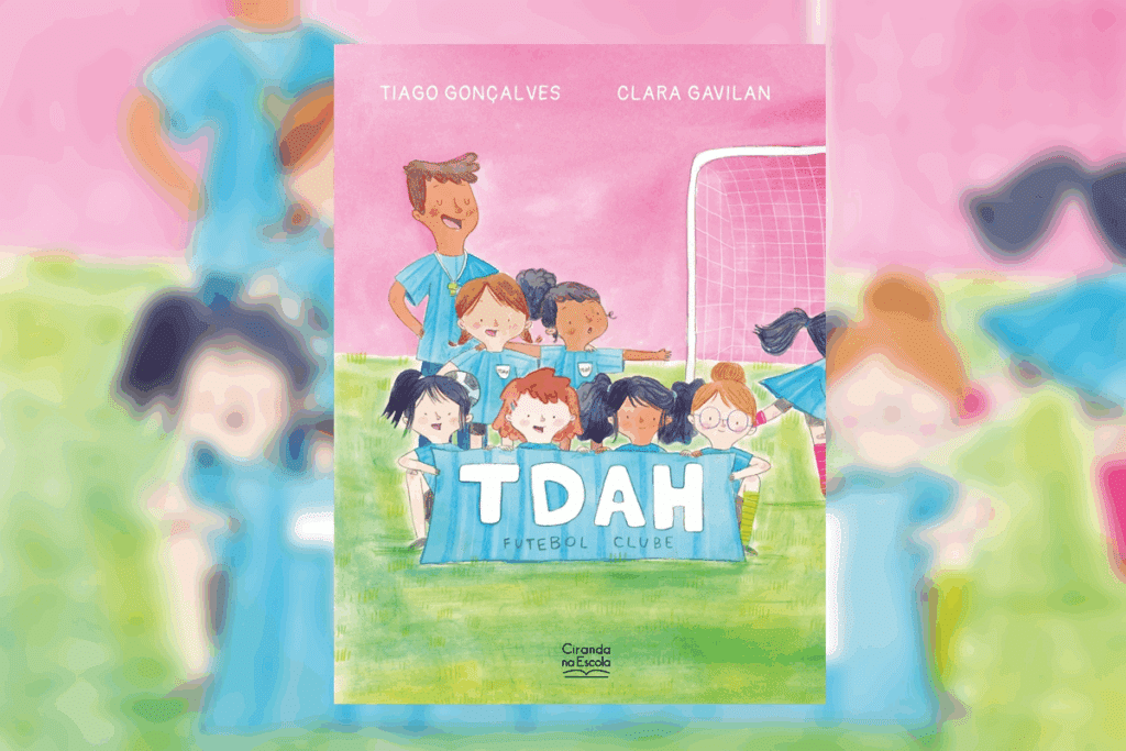 Capa de livro com título e nome do autor escrito em branco e preto e com ilustração de time de futebol vestido de azul e técnico vestido de azul em fundo rosa