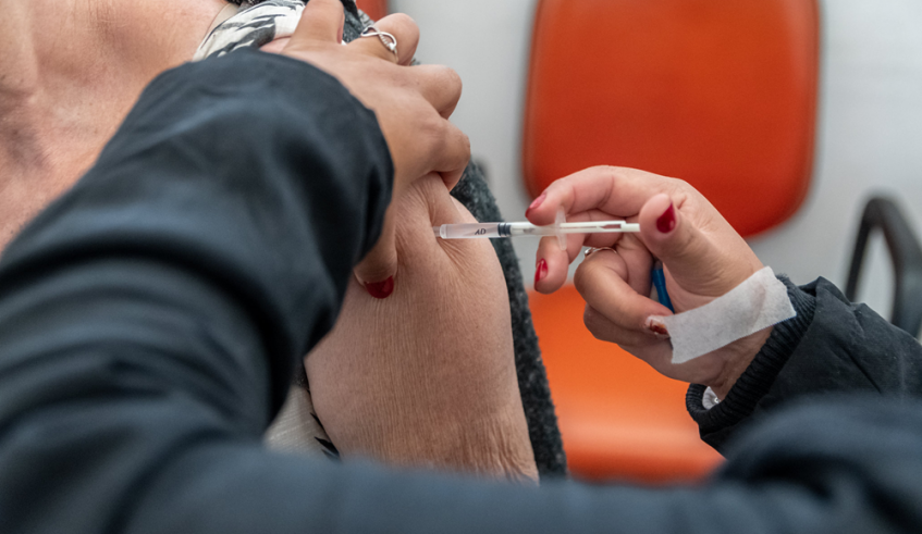 Mogi das Cruzes amplia vacinação contra pneumonia e meningites para idosos com mais de 85 anos
