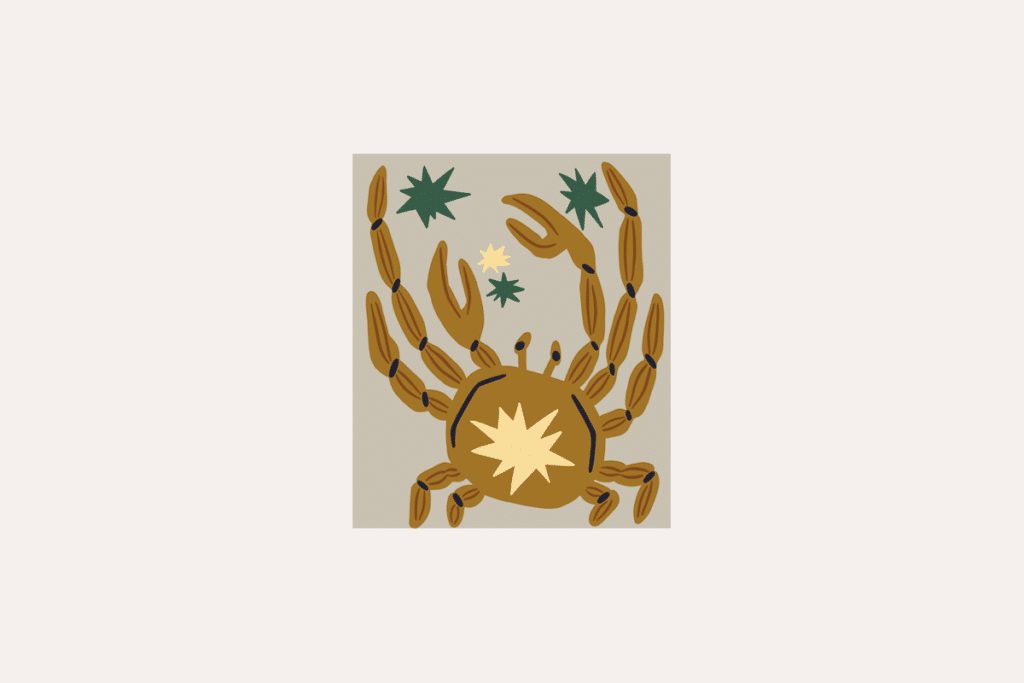 Ilustração do signo de Câncer, contendo um caranguejo caramelo visto de cima, com as pinças erguidas e as patas segmentadas com riscos marrons e juntas azul-marinho; no centro do corpo, uma estrela amarelo-clara, e ao redor estrelas verde-escuras e uma amarela menor, em fundo acinzentado.