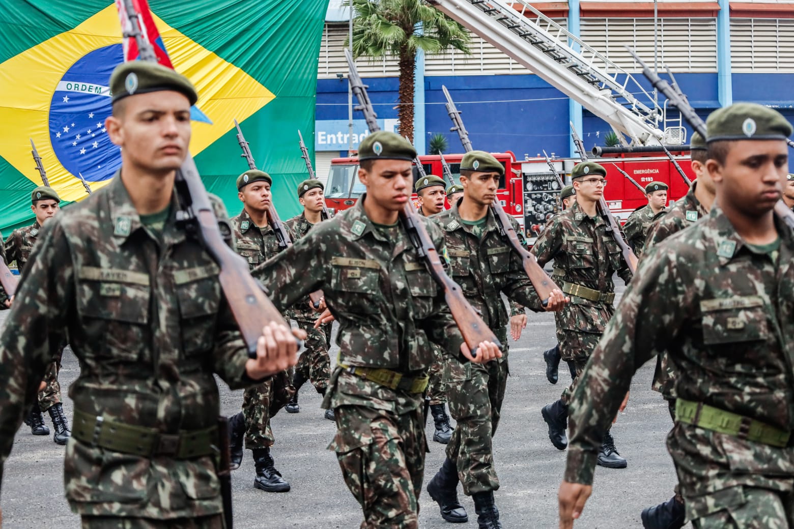 Desfile cívico-militar no Max Feffer, em Suzano, reúne autoridades e ao menos mil pessoas nesta segunda (7)