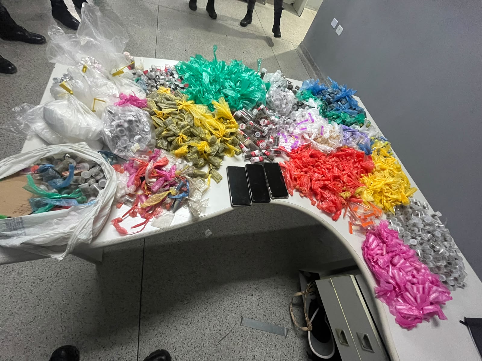 Polícia Militar apreende 5,8kg de drogas e prende suspeito por tráfico em Itaquaquecetuba