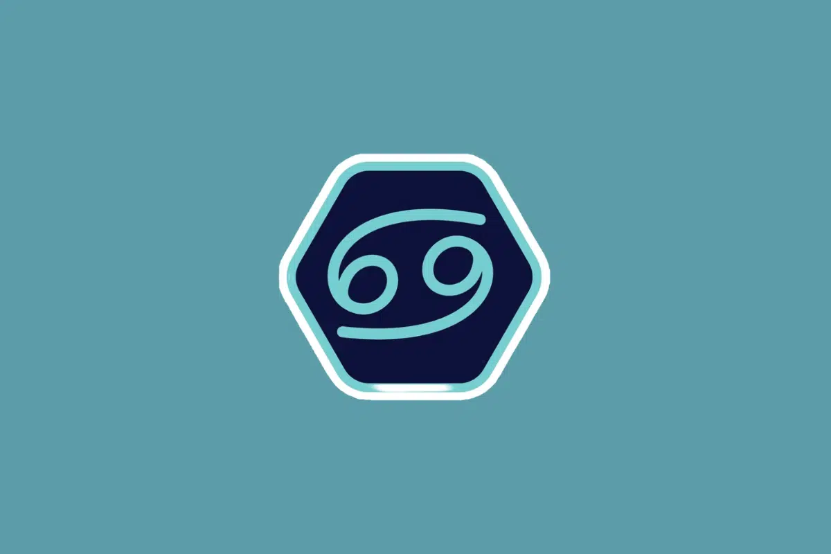 Ilustração minimalista do símbolo do signo de câncer em tom azul-claro, centralizada dentro de um hexágono azul-escuro com borda branca e azul. O fundo da imagem é em um tom sólido de azul-turquesa