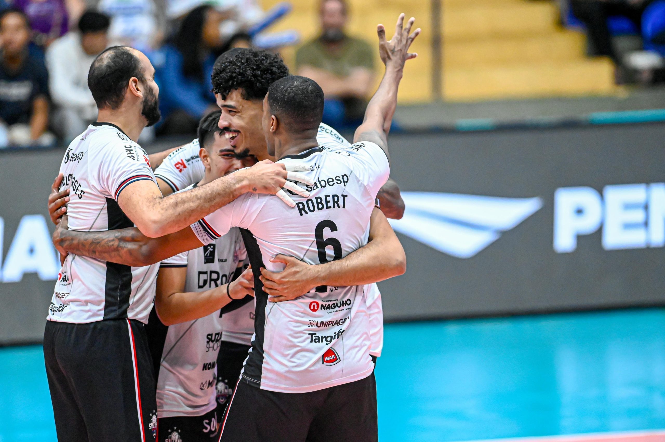 Suzano Vôlei enfrenta o Viapol Vôlei na disputa pela semifinal nesta quarta-feira (7)