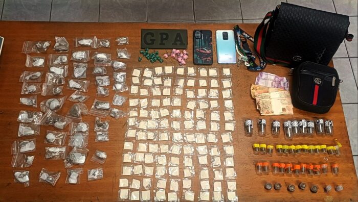 GCM de Suzano apreende 1,1kg de drogas e mais de R$ 1,2 mil durante ação em Palmeiras