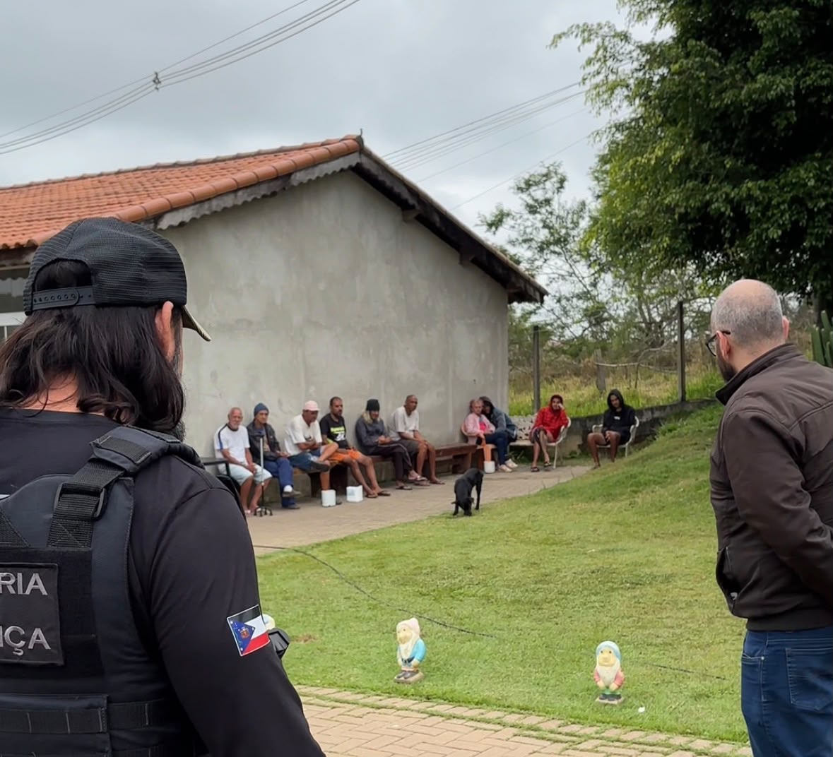 Operação conjunta fecha clínica de recuperação clandestina após denúncias de maus-tratos, em Mogi das Cruzes